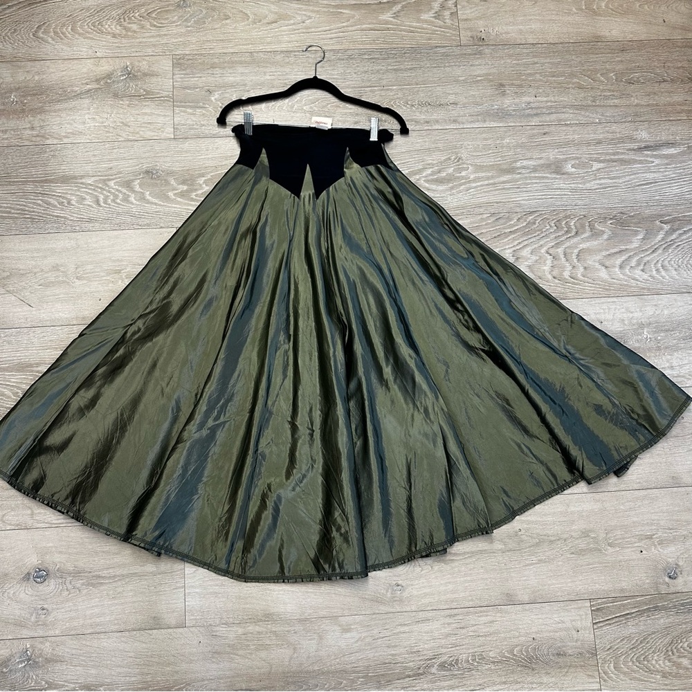Vintage Magdalena California USA green satin skirt - Picture 7 of 8
